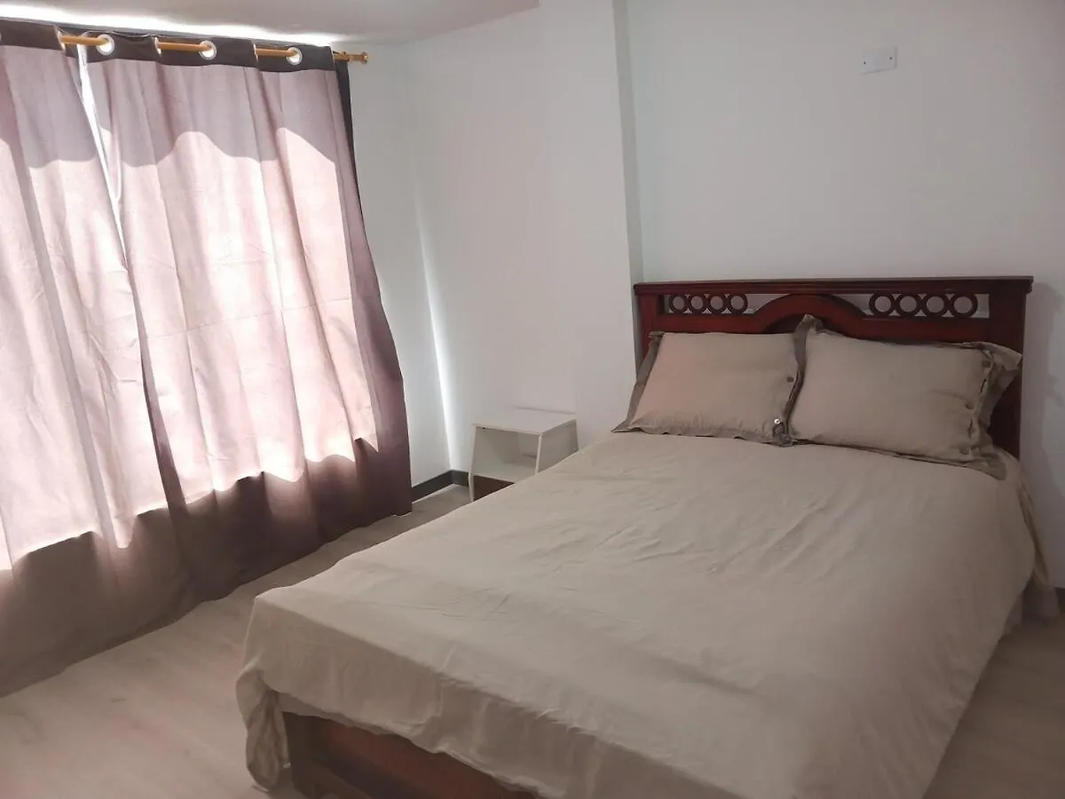 Casa En La Mitad Del Mundo 3 Habitaciones, A 5 Minutos De Unasur, Agua Caliente Quito